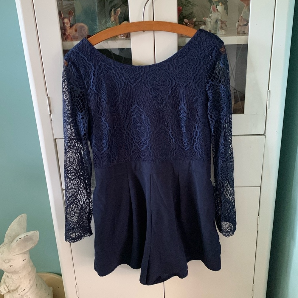 Lulus jr sz L shorts romper lace upper euc